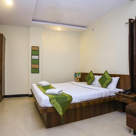 Hotel Ashoka Palace Ujjain Exteriör bild