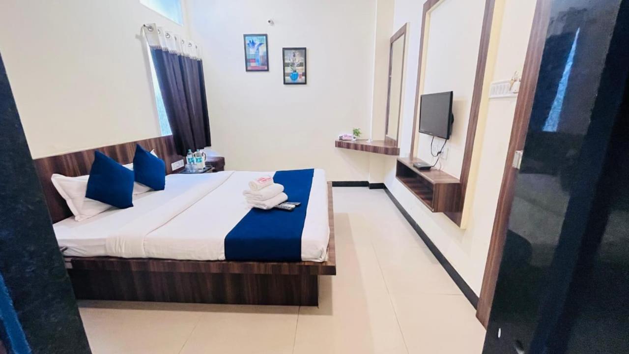 Hotel Ashoka Palace Ujjain Exteriör bild