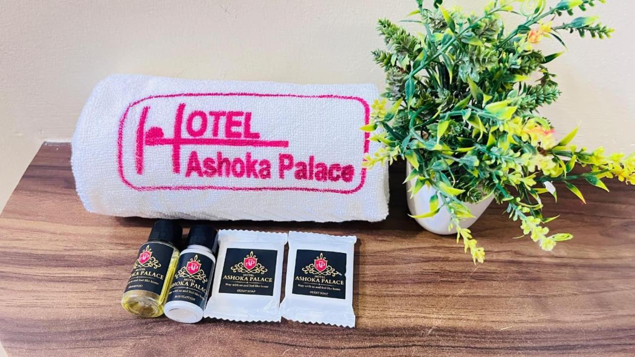 Hotel Ashoka Palace Ujjain Exteriör bild