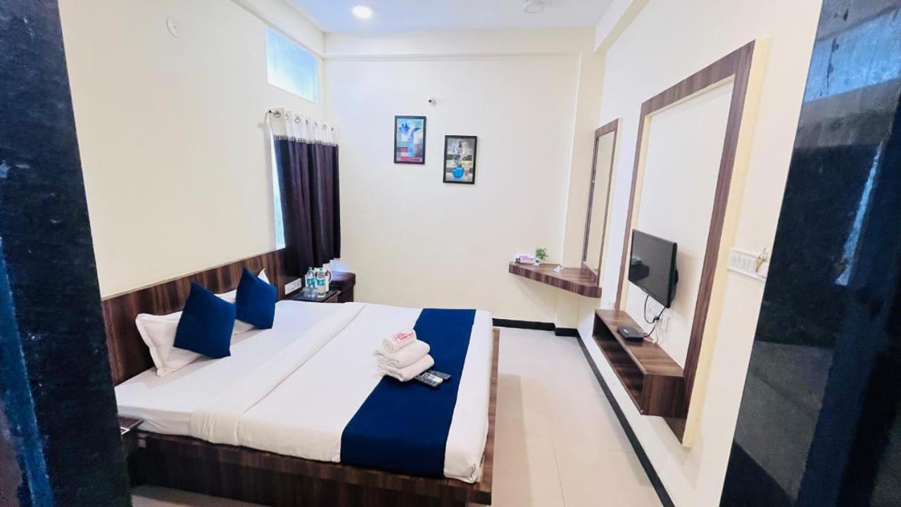 Hotel Ashoka Palace Ujjain Exteriör bild