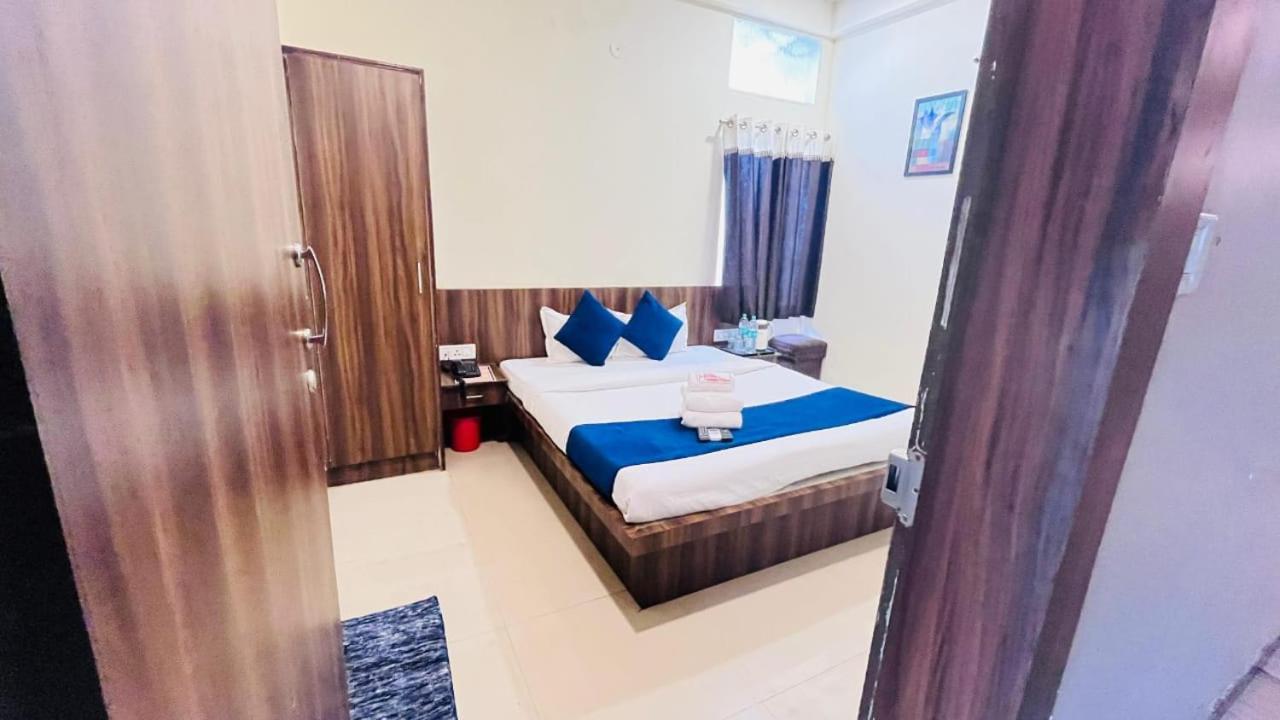 Hotel Ashoka Palace Ujjain Exteriör bild