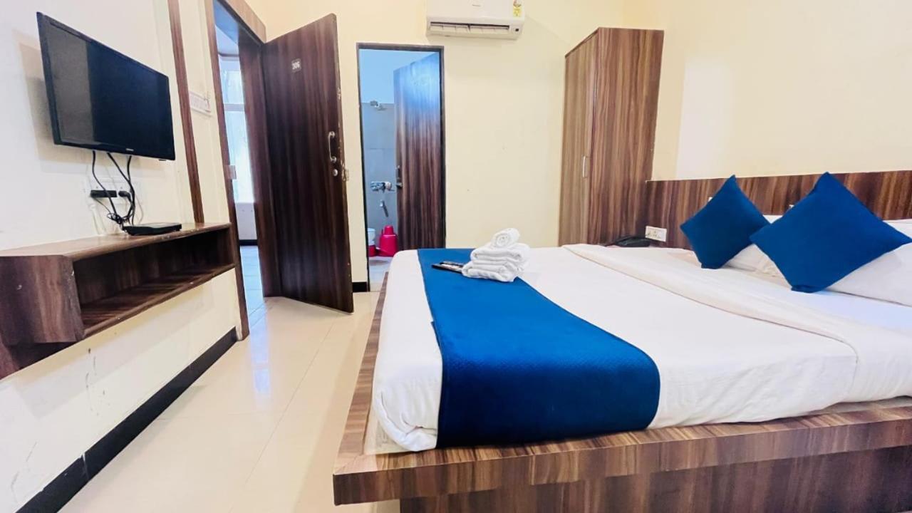 Hotel Ashoka Palace Ujjain Exteriör bild