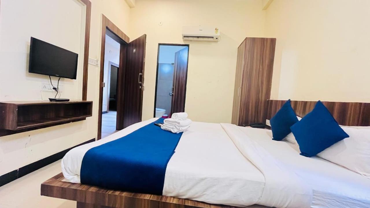 Hotel Ashoka Palace Ujjain Exteriör bild