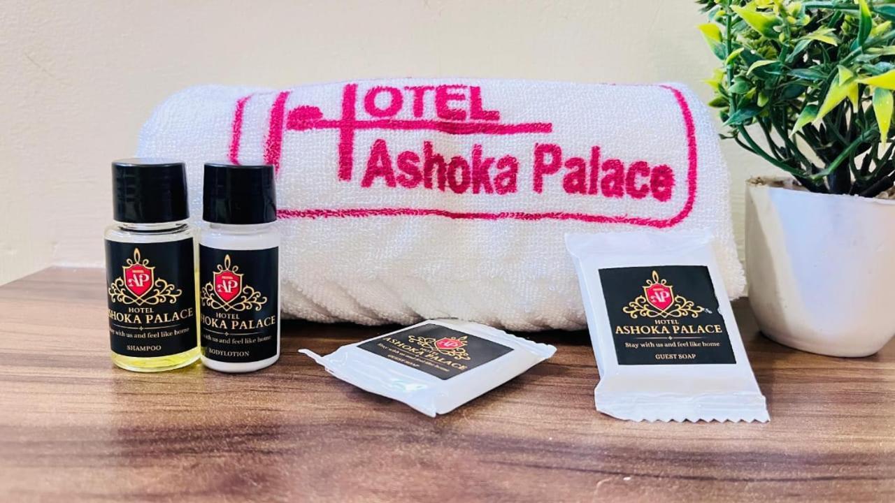Hotel Ashoka Palace Ujjain Exteriör bild