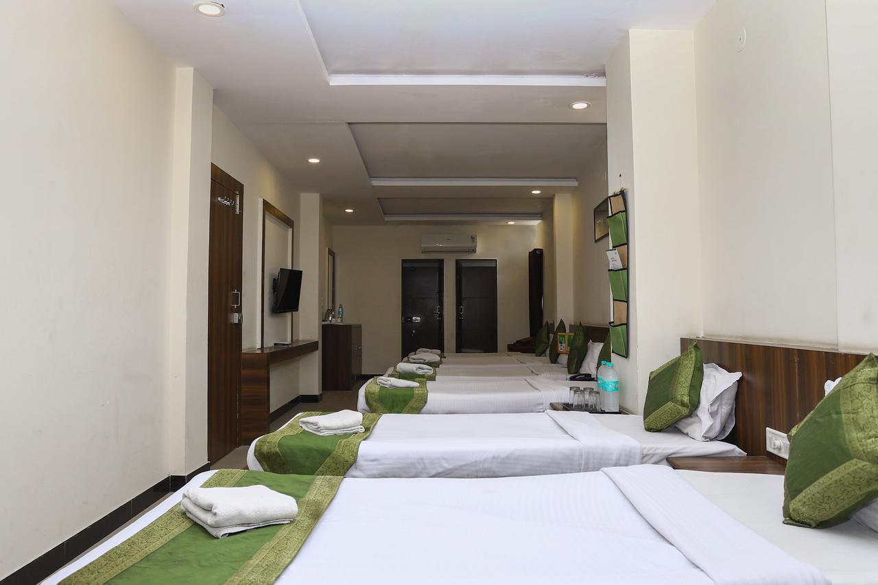 Hotel Ashoka Palace Ujjain Exteriör bild