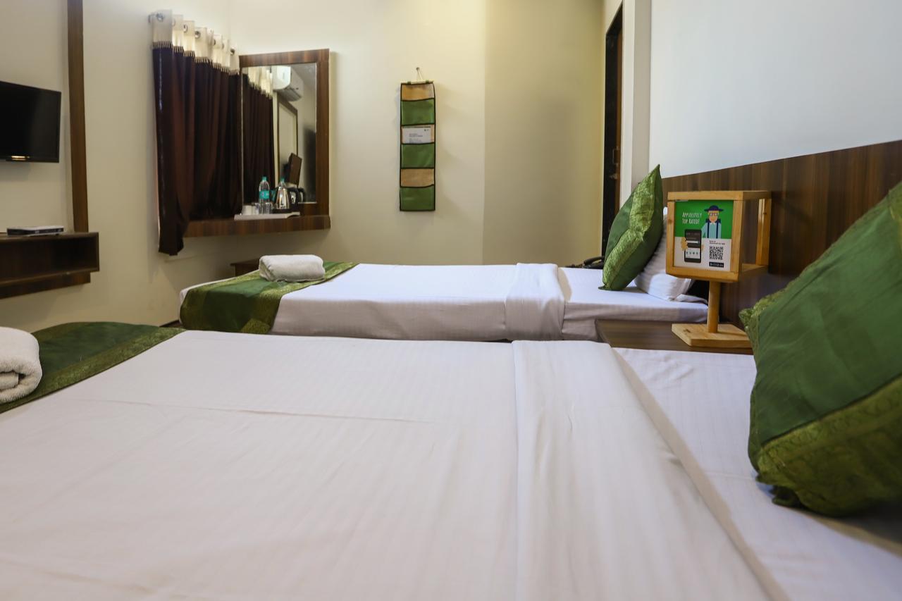 Hotel Ashoka Palace Ujjain Exteriör bild
