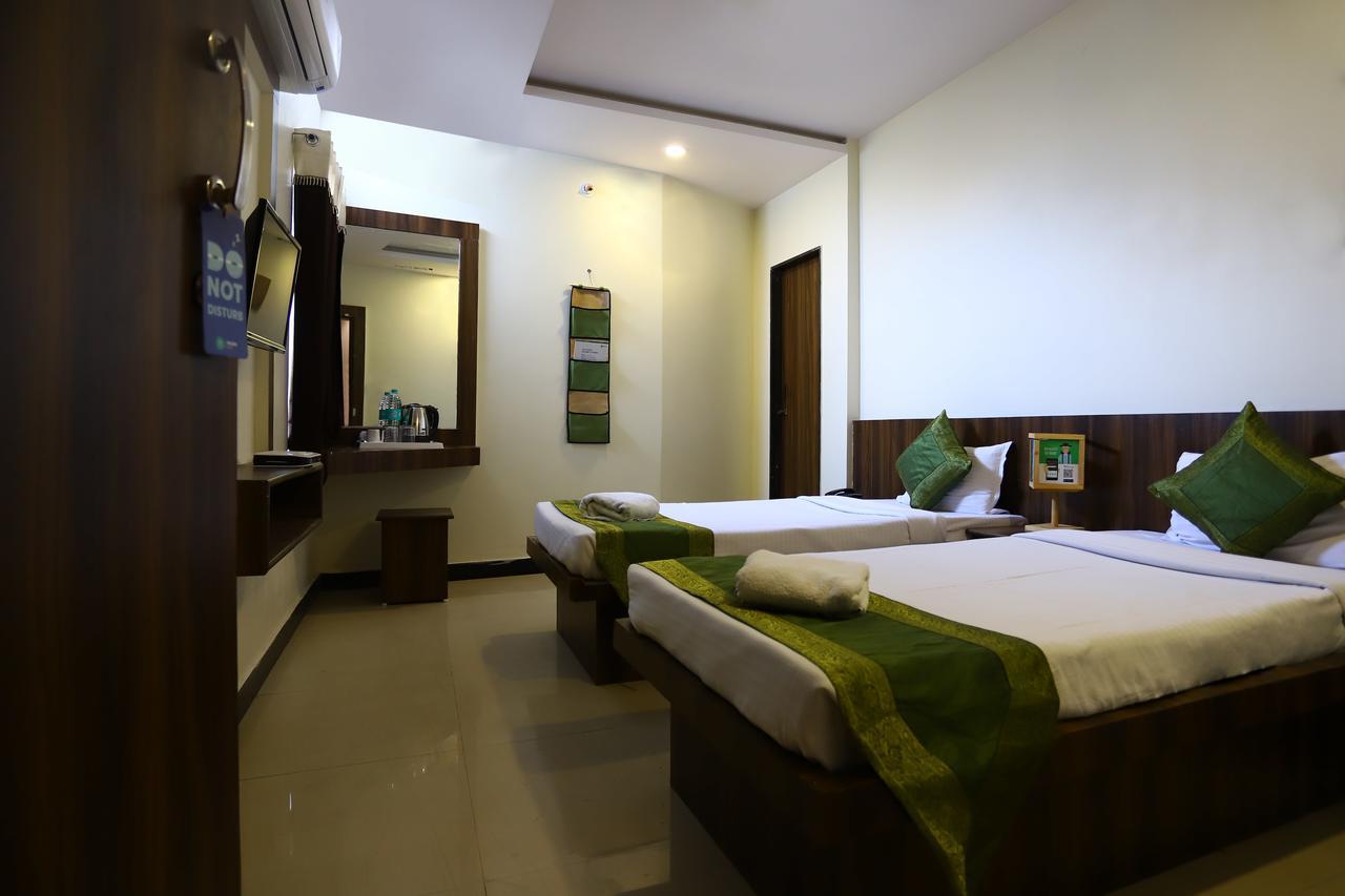 Hotel Ashoka Palace Ujjain Exteriör bild