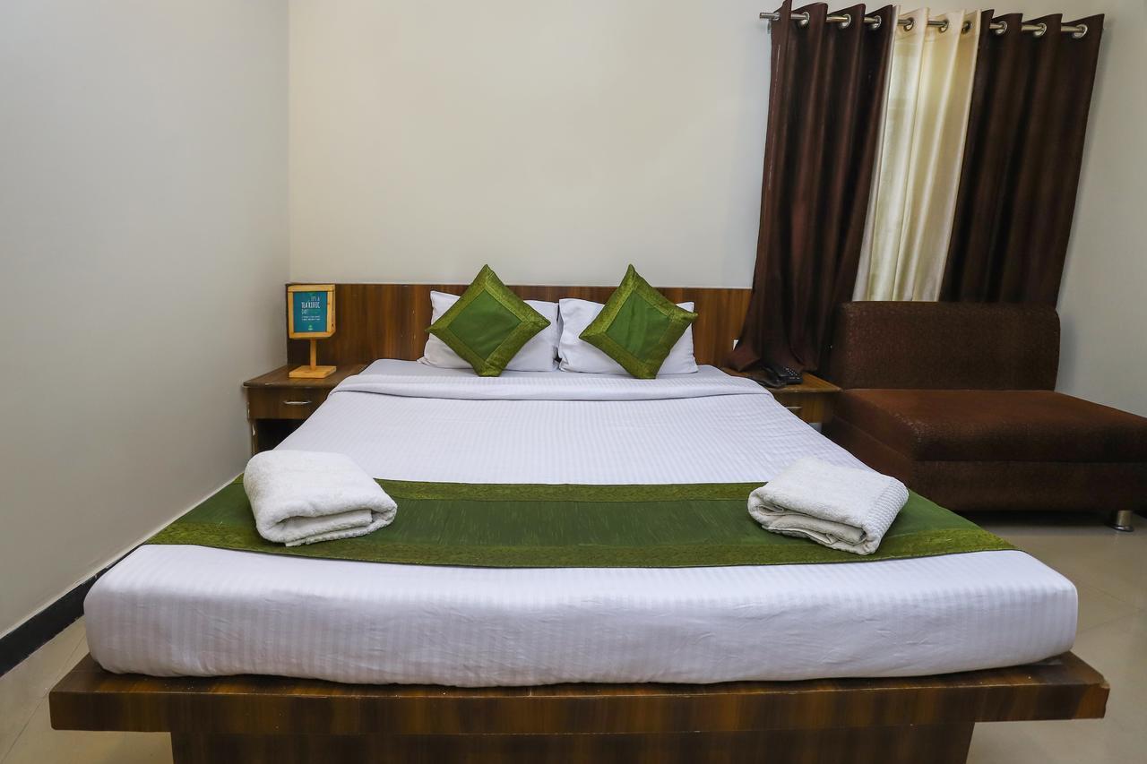 Hotel Ashoka Palace Ujjain Exteriör bild