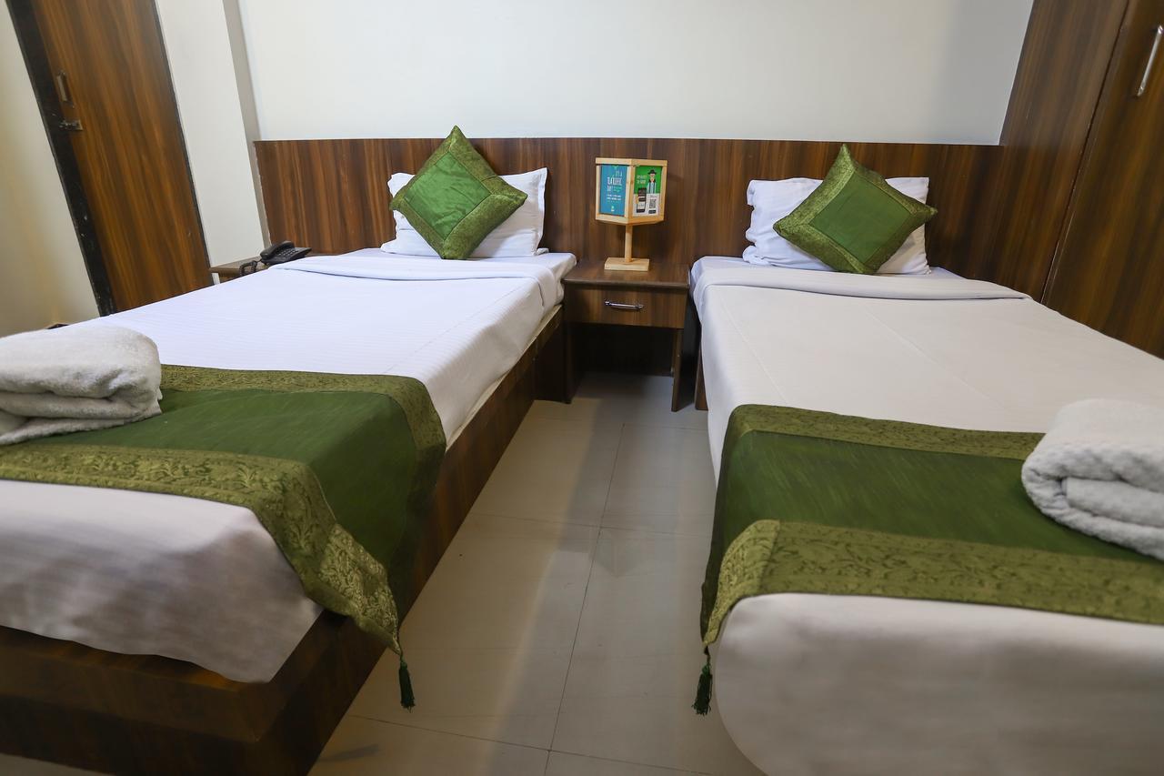 Hotel Ashoka Palace Ujjain Exteriör bild