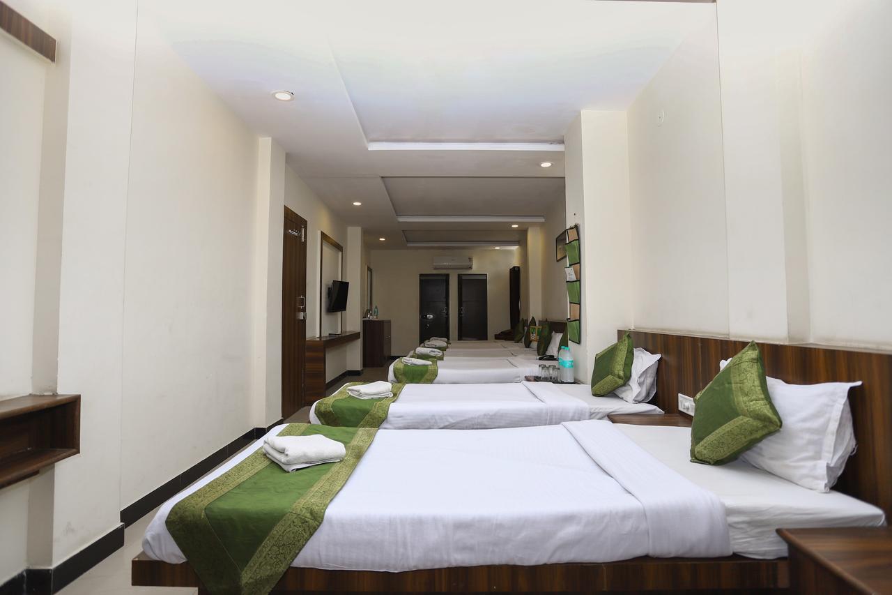Hotel Ashoka Palace Ujjain Exteriör bild