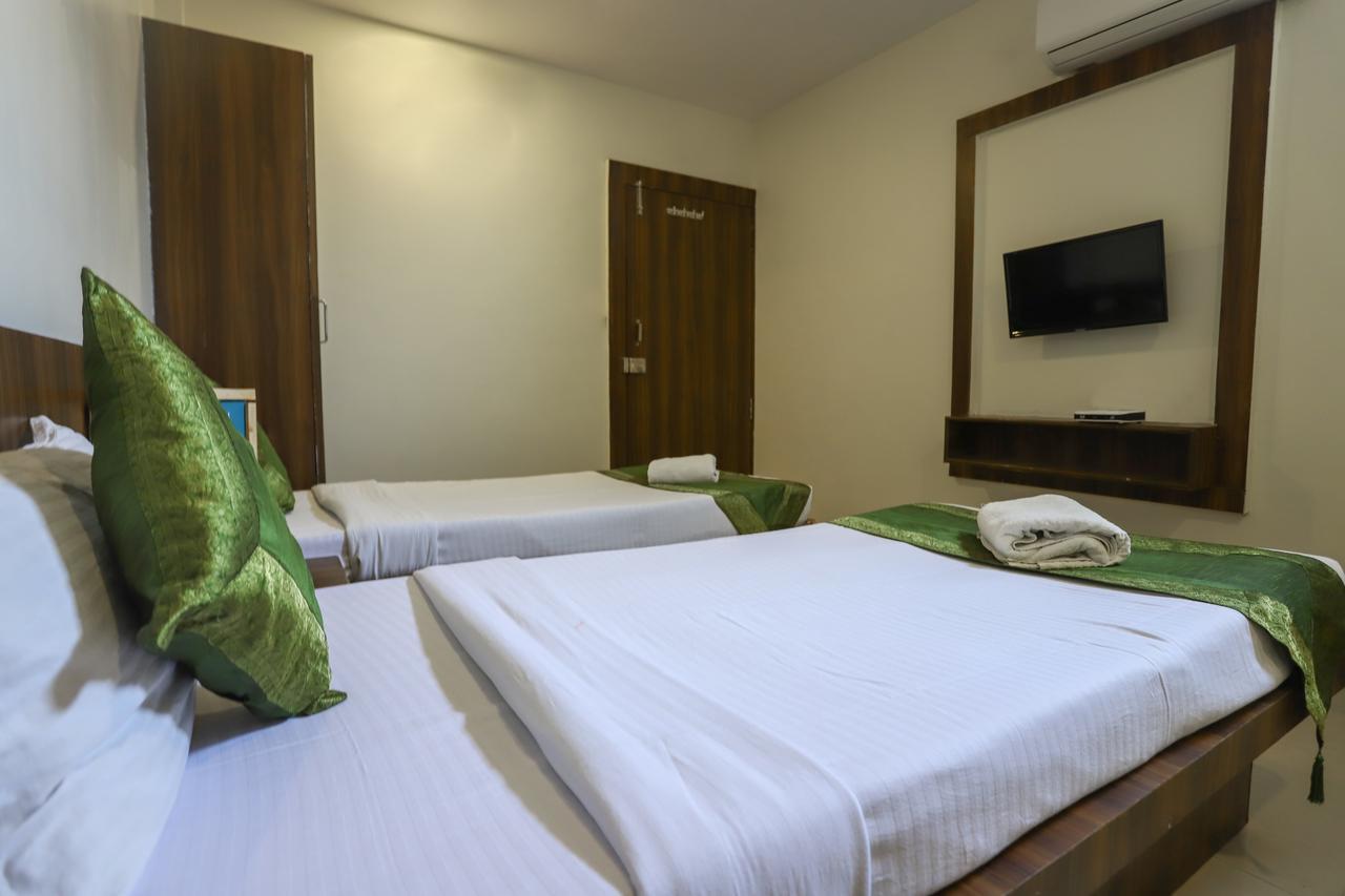 Hotel Ashoka Palace Ujjain Exteriör bild