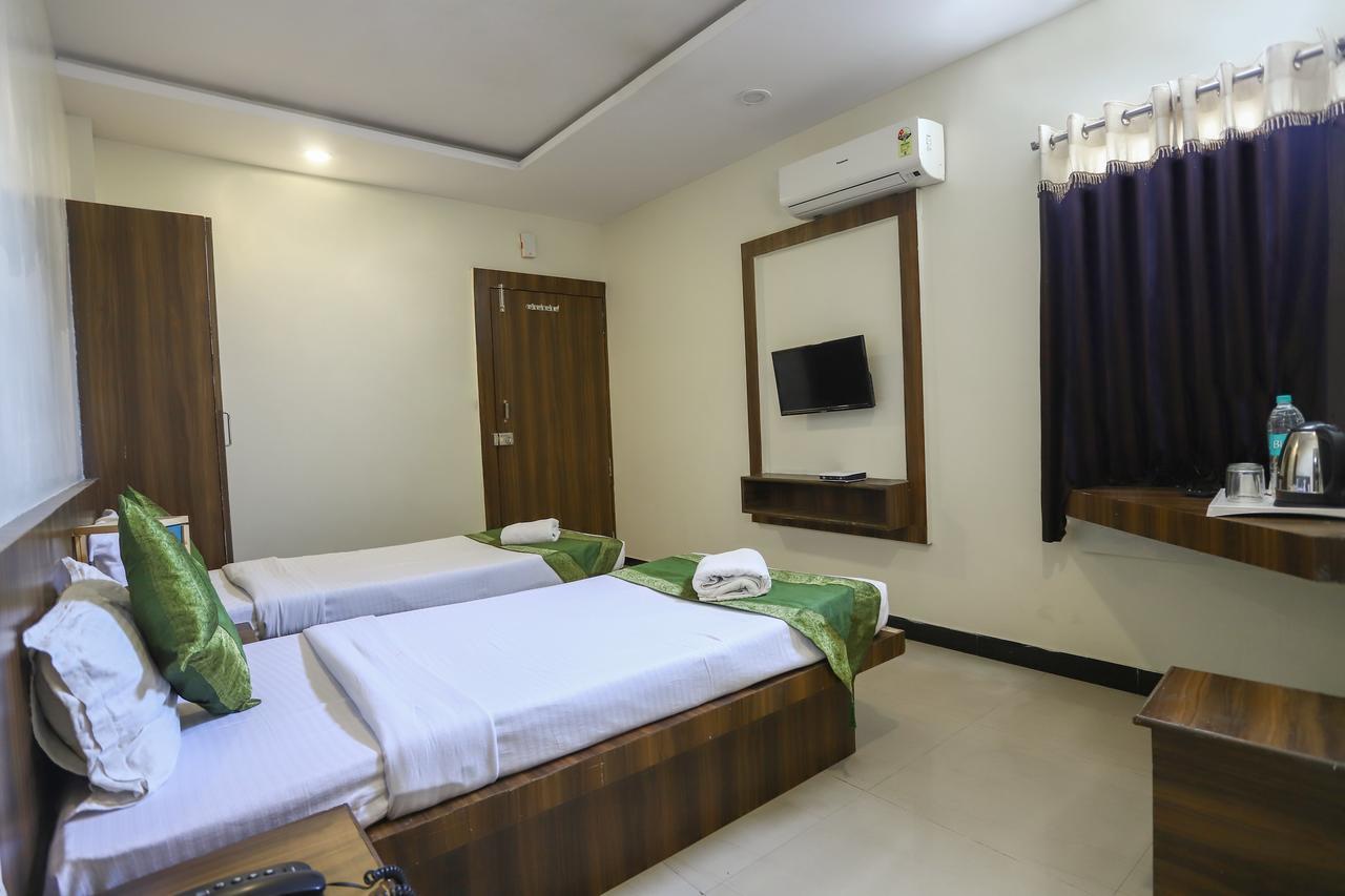 Hotel Ashoka Palace Ujjain Exteriör bild