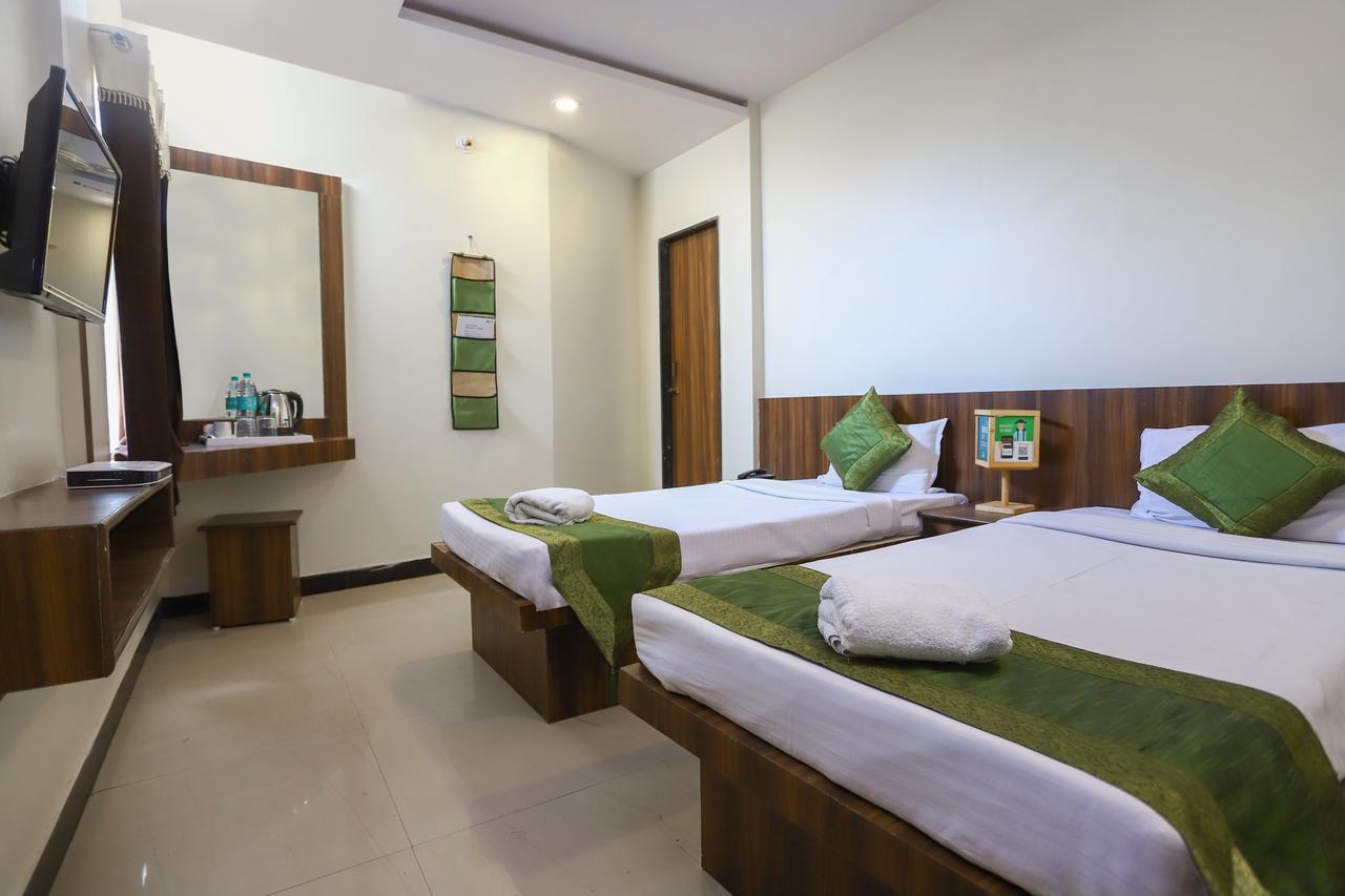 Hotel Ashoka Palace Ujjain Exteriör bild