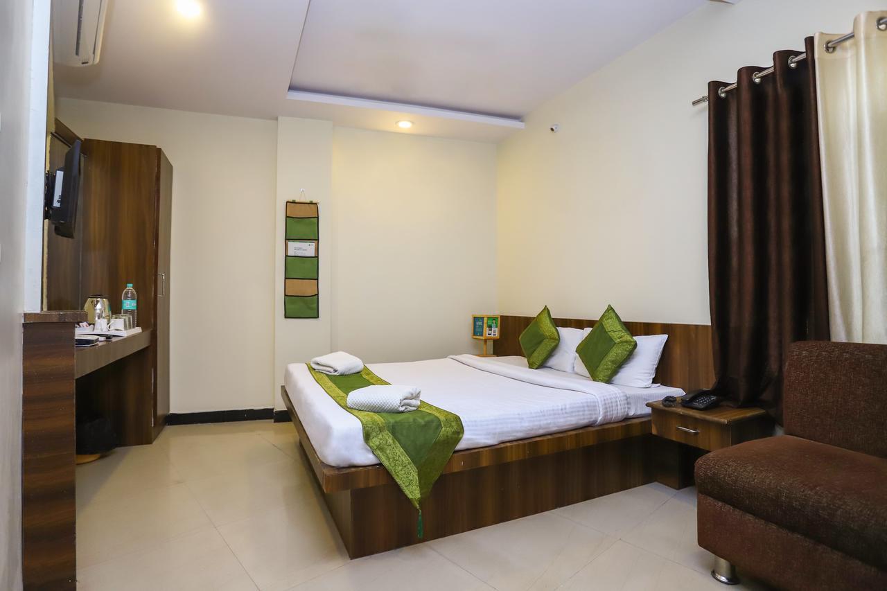 Hotel Ashoka Palace Ujjain Exteriör bild